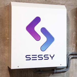 Sessy thuisbatterij geïnstalleerd aan de muur – ruimtebesparende accu, perfect geïntegreerd voor optimaal rendement en veiligheid